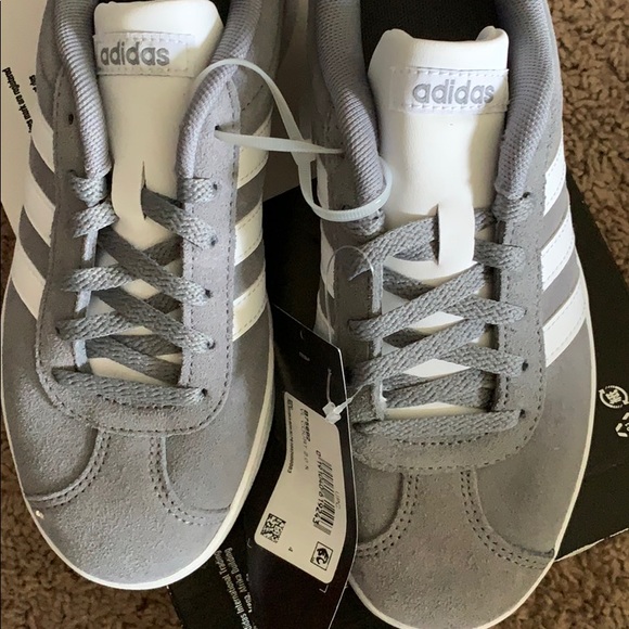 Adidas gray shoes size 4 - Picture 2 of 8